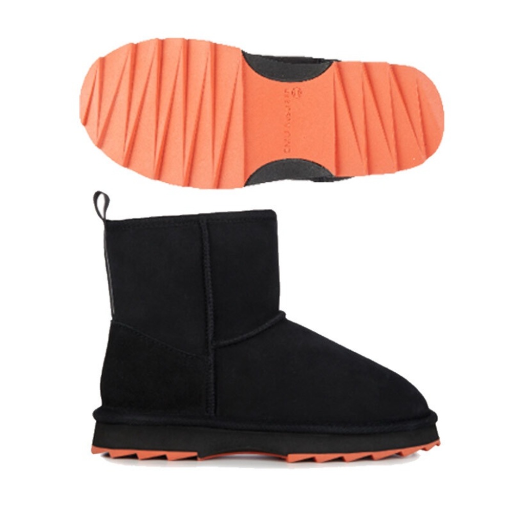 EMU Sharky Mini Shearling Boot in Black with Crimson